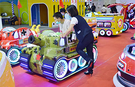 廣場游樂車一次20元10分鐘，廣場小火車30元8分鐘，父母覺得不值的？