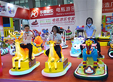 新穎的廣場游樂車，讓這個暑假不太熱 